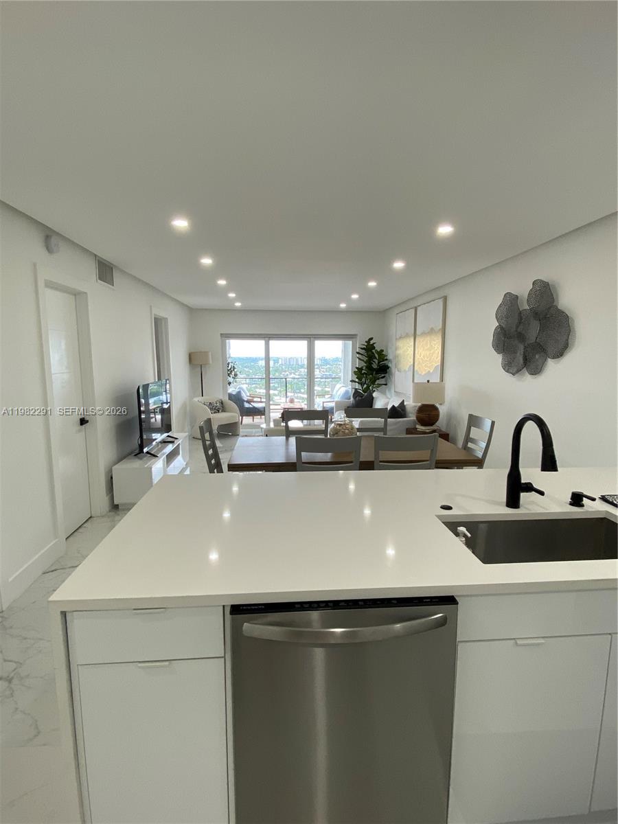 LEISURE TOWERS CONDO - Residential Lease
