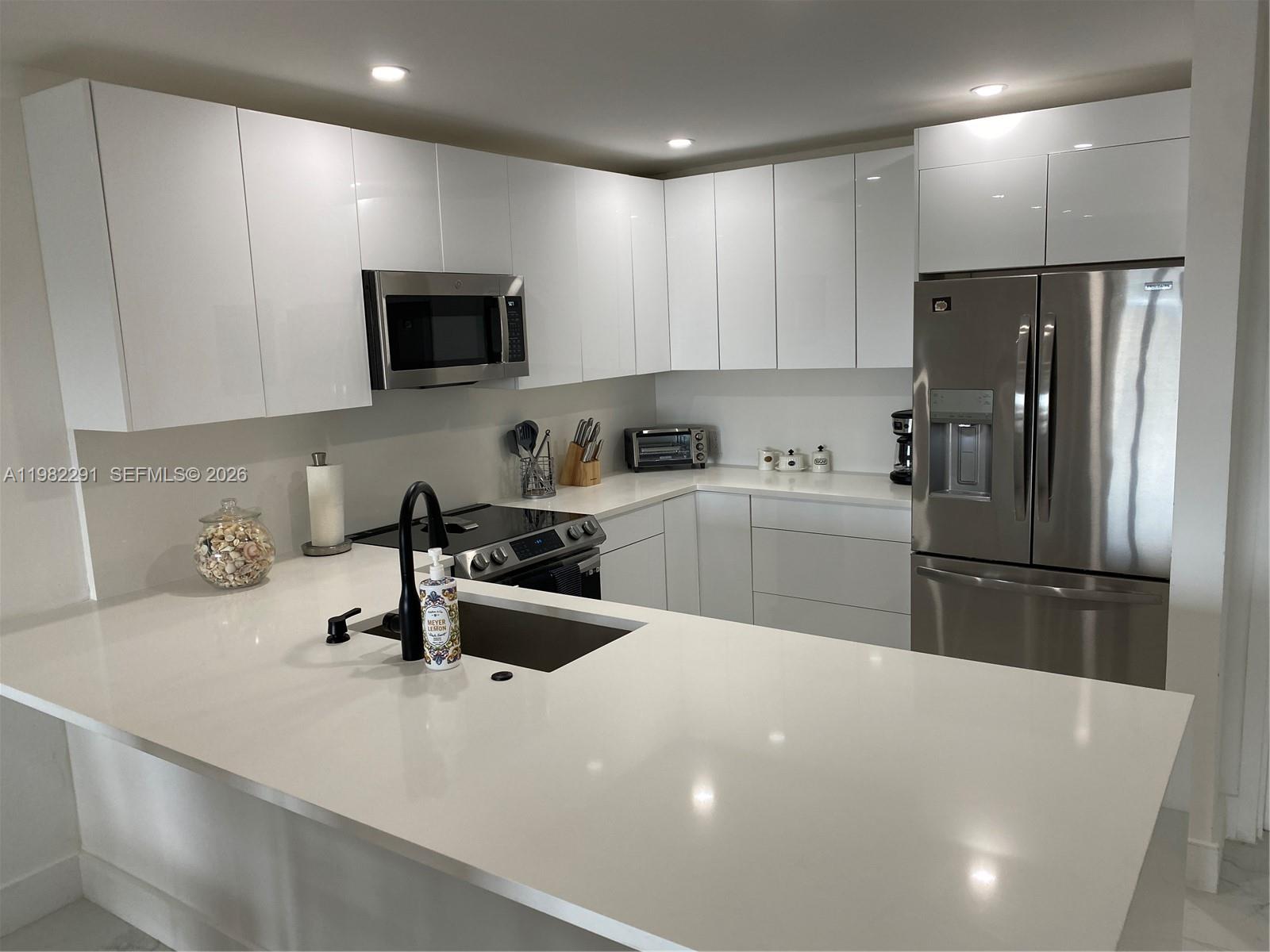 LEISURE TOWERS CONDO - Residential Lease