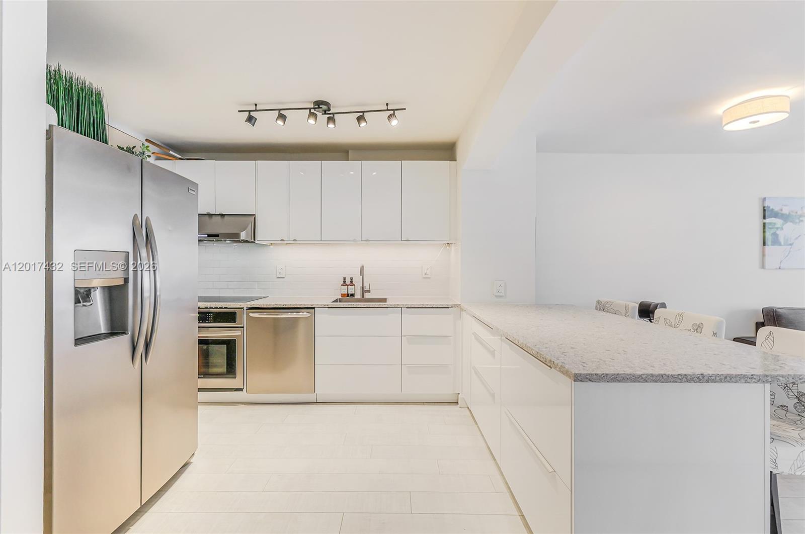 LINCOLN WEST TOWERS CONDO - Residential