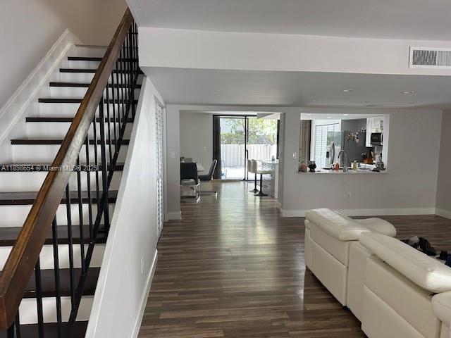 TOWNHOUSES OF THE CALIF C - Residential Lease