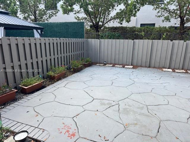 TOWNHOUSES OF THE CALIF C - Residential Lease