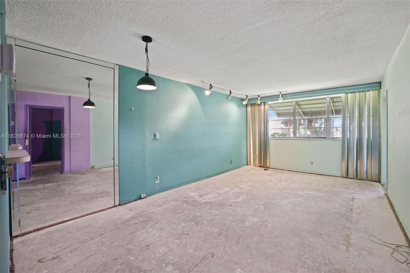 APRIL BREEZE CONDO - Residential