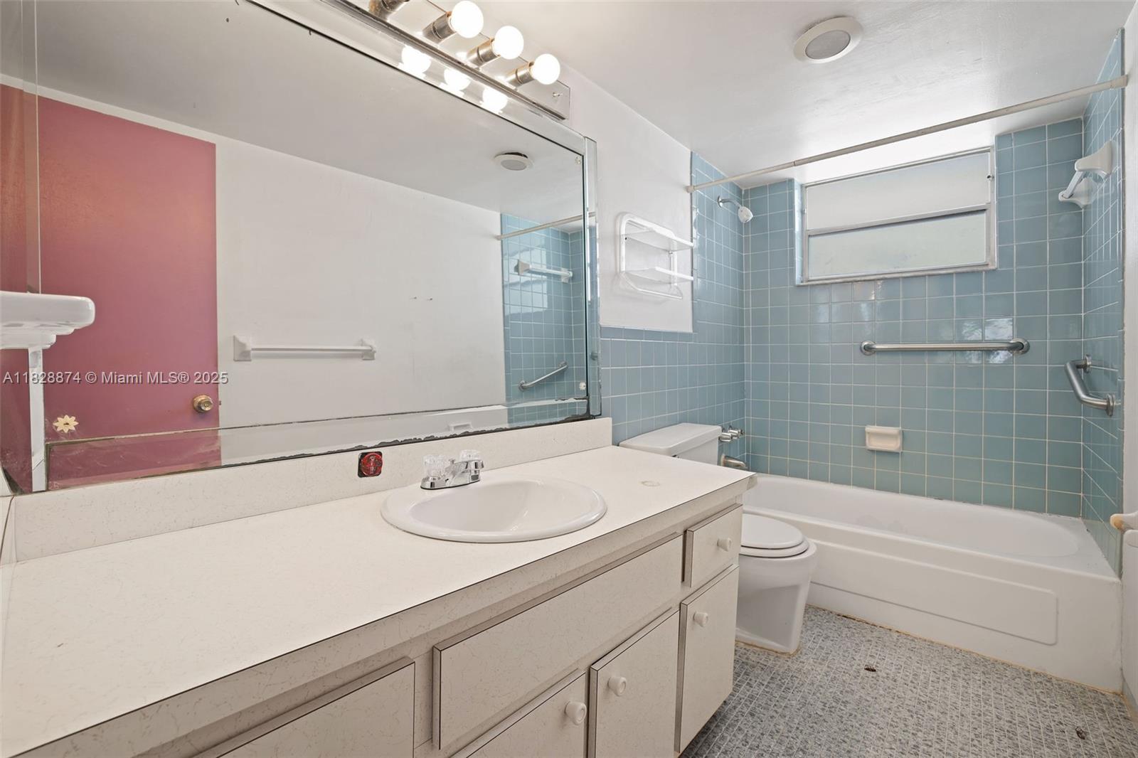 APRIL BREEZE CONDO - Residential