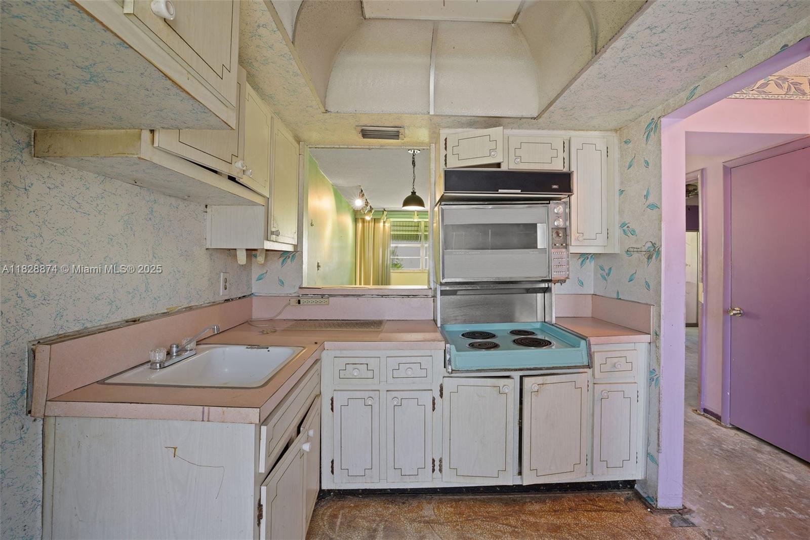 APRIL BREEZE CONDO - Residential