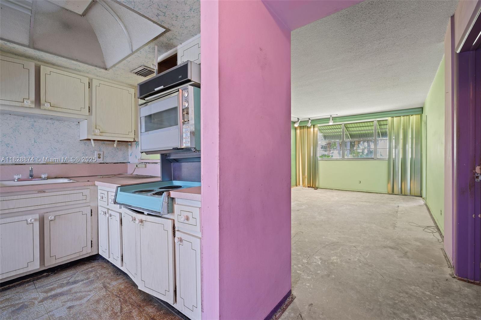 APRIL BREEZE CONDO - Residential