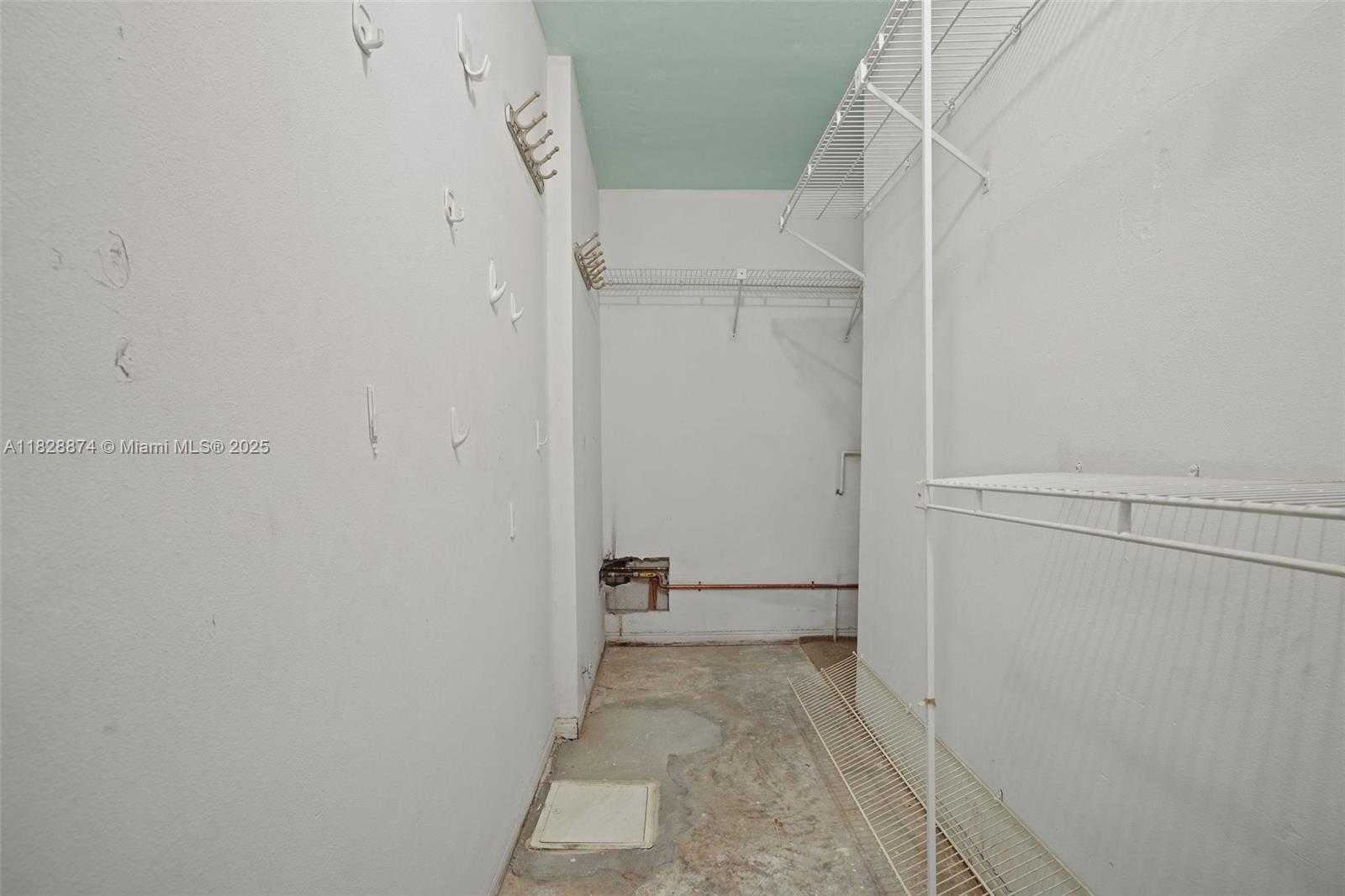 APRIL BREEZE CONDO - Residential