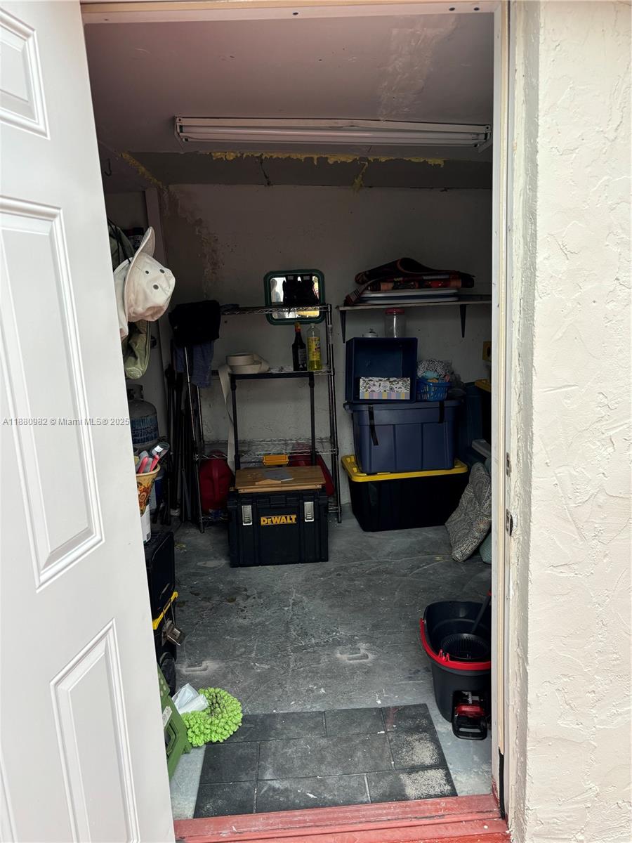 SOUTH MIAMI LAKES - Residential