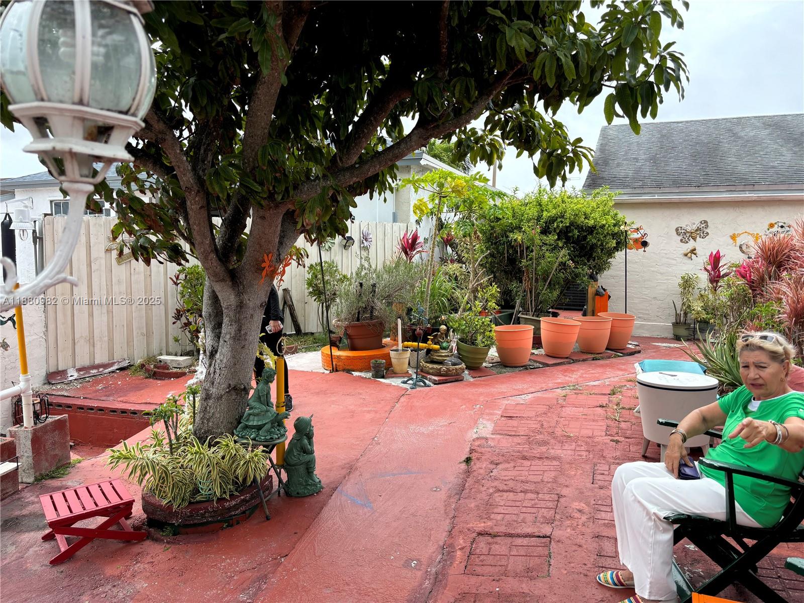 SOUTH MIAMI LAKES - Residential