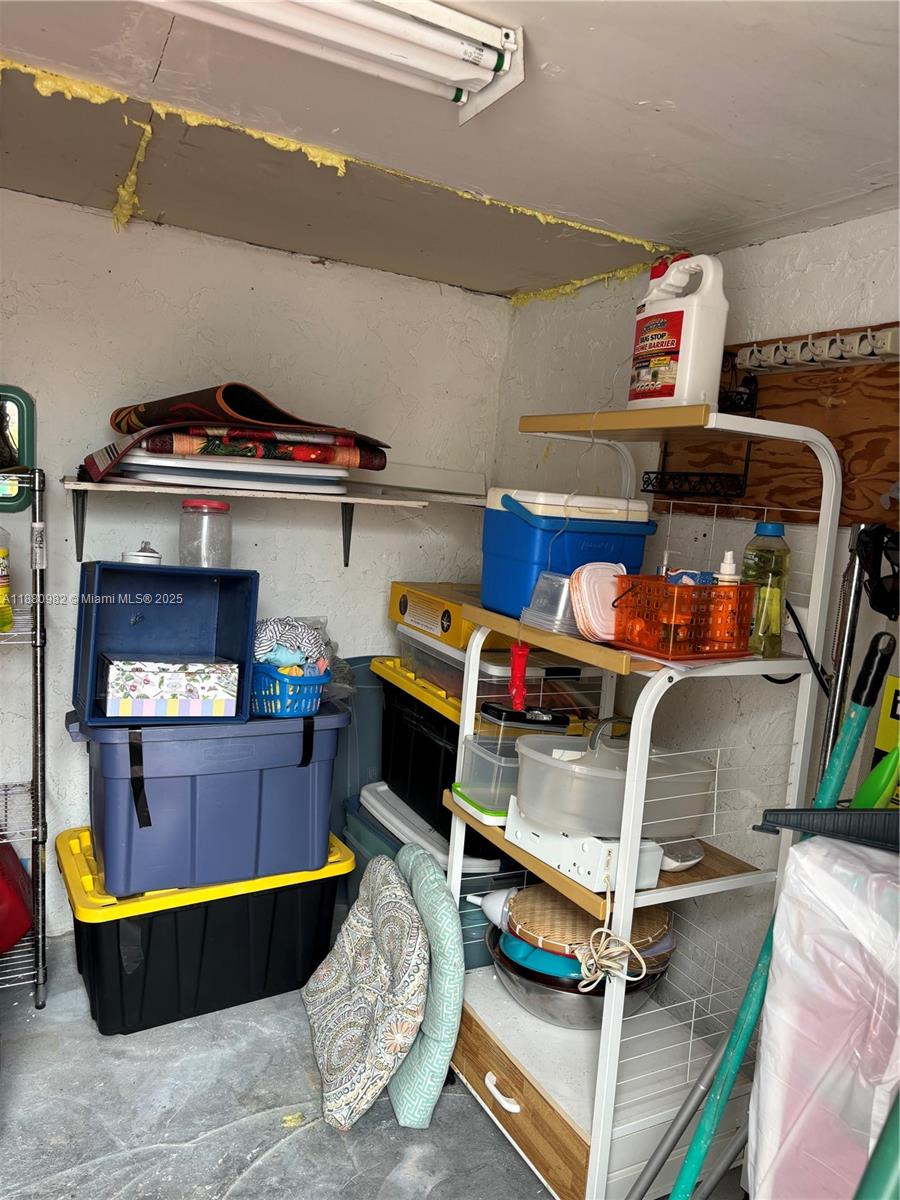 SOUTH MIAMI LAKES - Residential