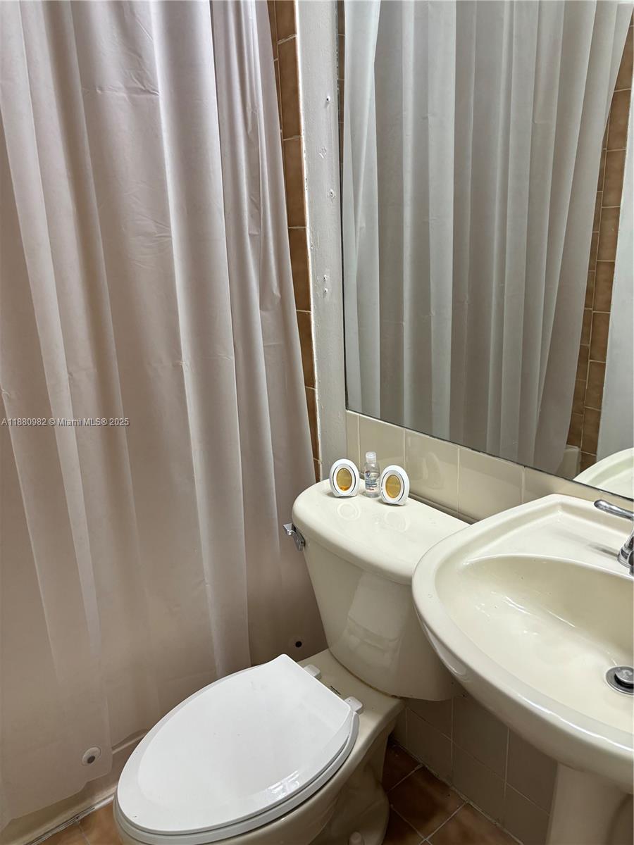 SOUTH MIAMI LAKES - Residential