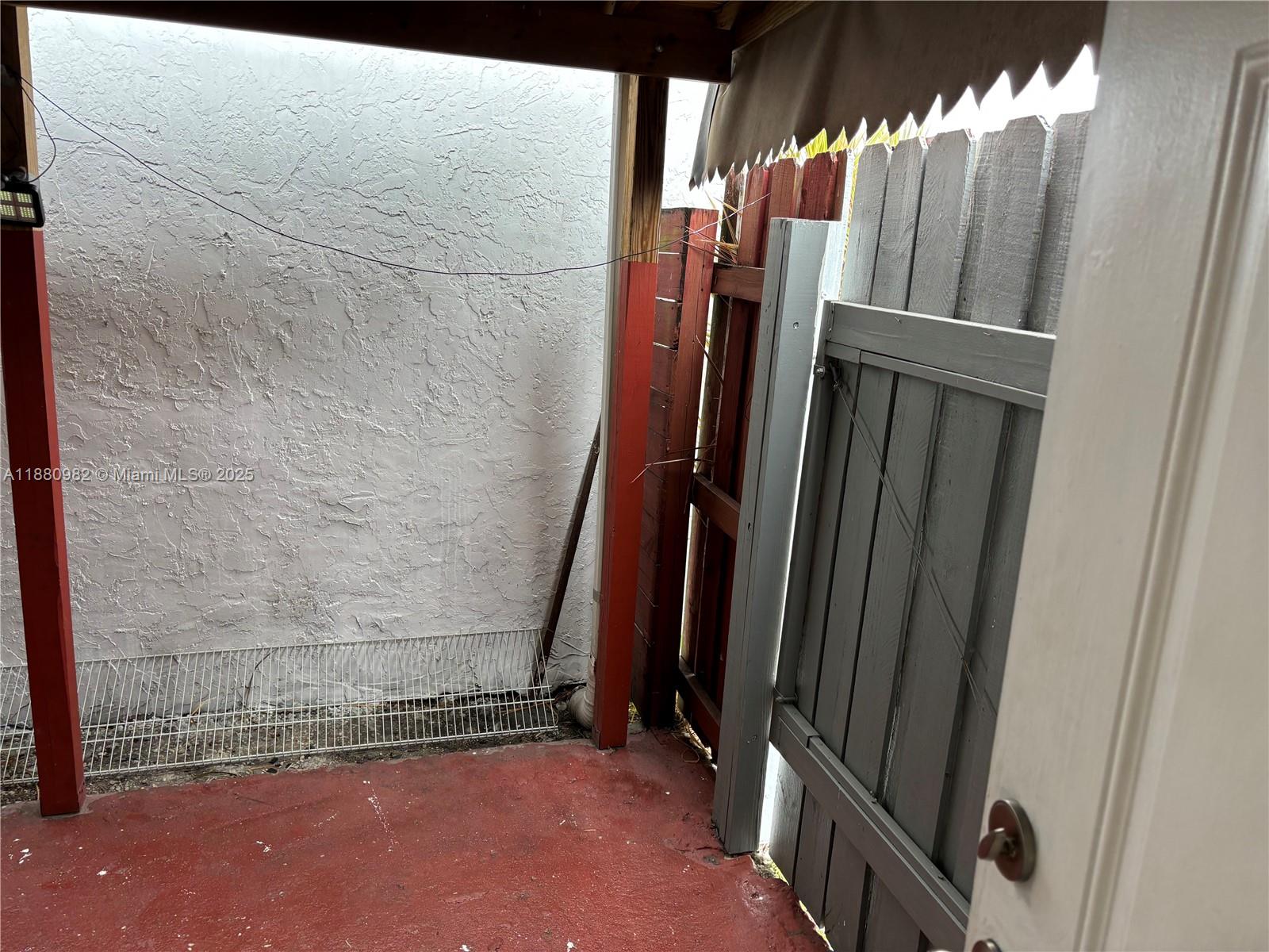 SOUTH MIAMI LAKES - Residential