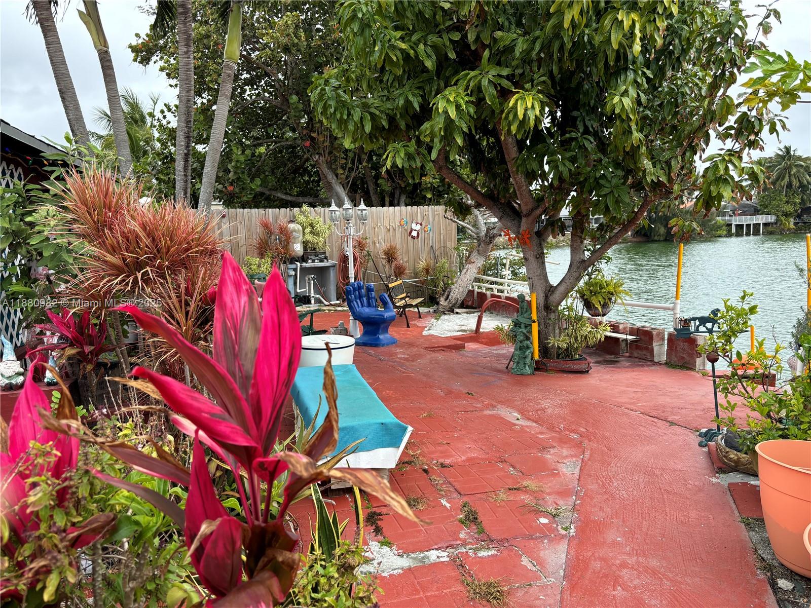 SOUTH MIAMI LAKES - Residential