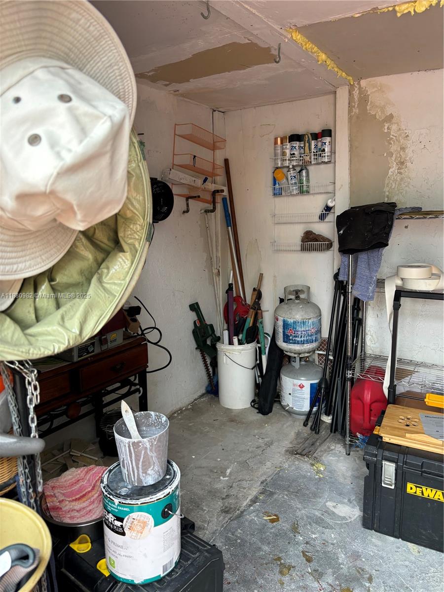 SOUTH MIAMI LAKES - Residential