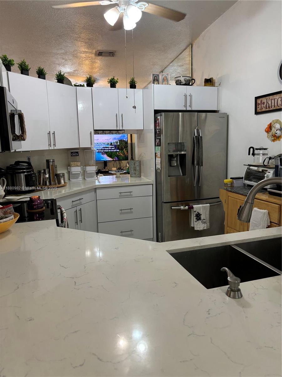 SOUTH MIAMI LAKES - Residential