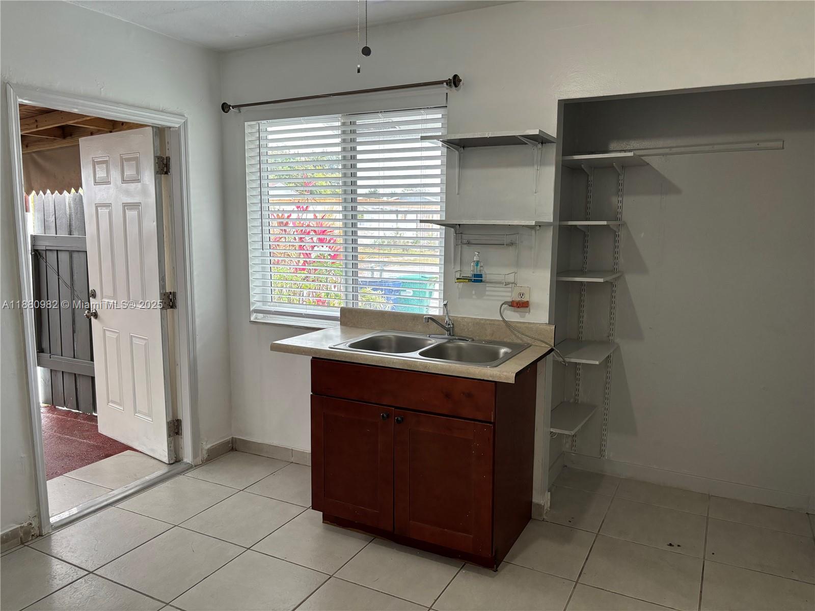 SOUTH MIAMI LAKES - Residential