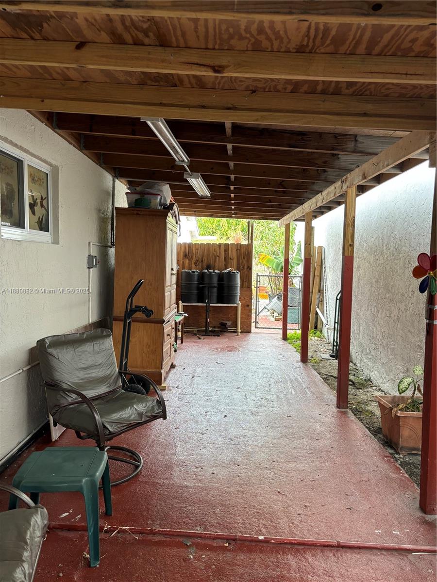 SOUTH MIAMI LAKES - Residential