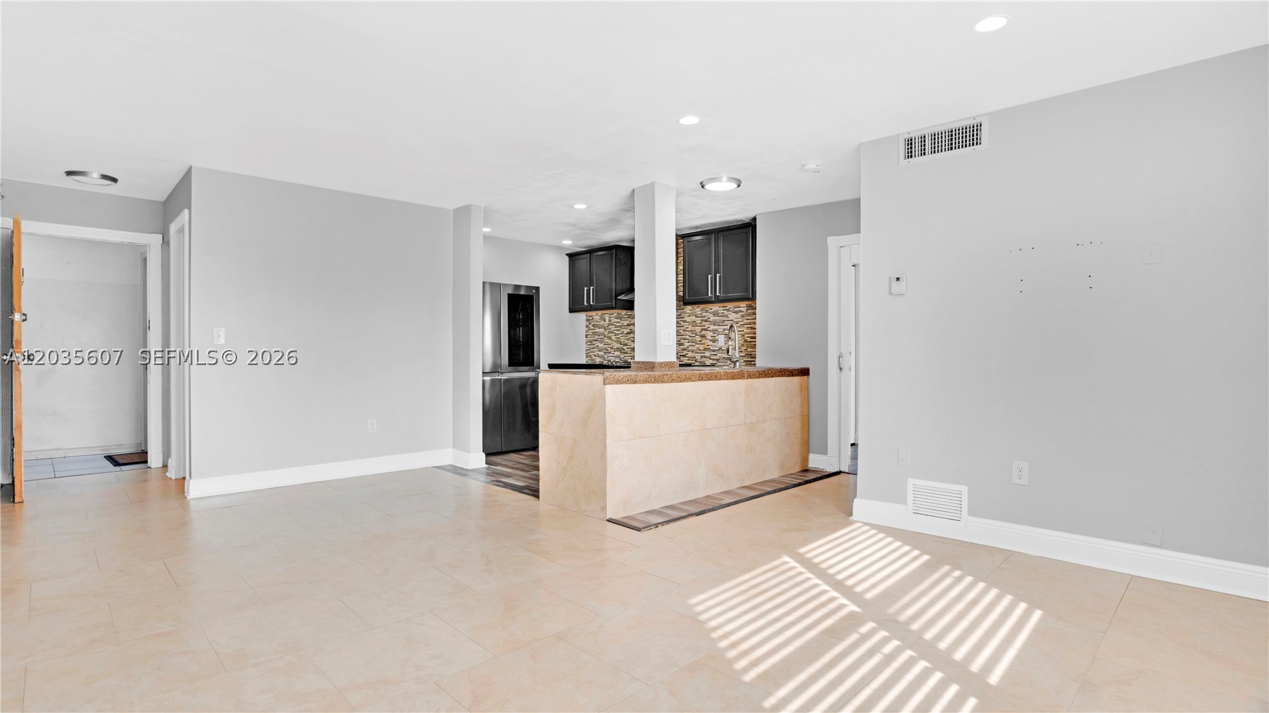 7925 Carlyle Ave 403