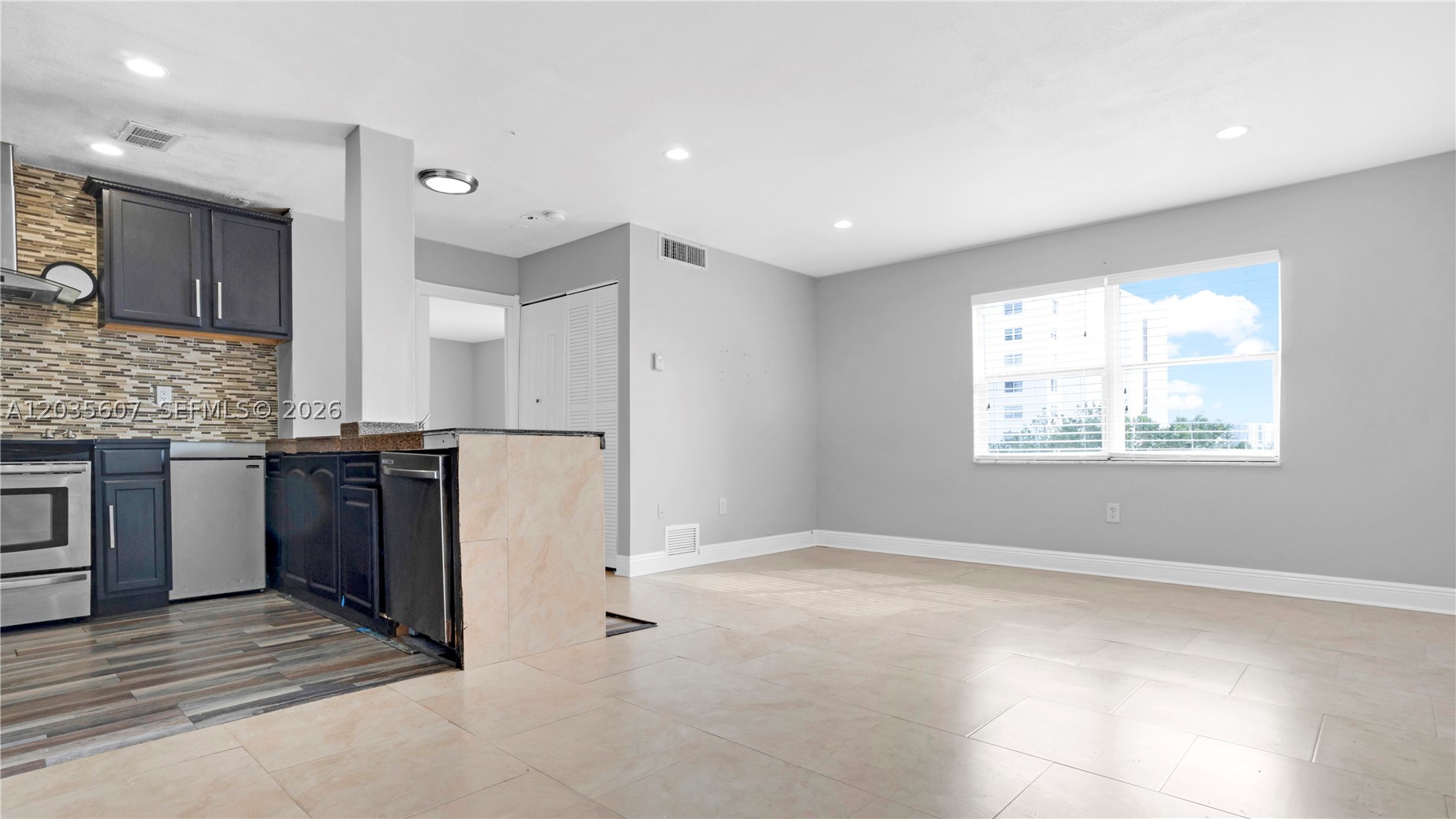 7925 Carlyle Ave 403