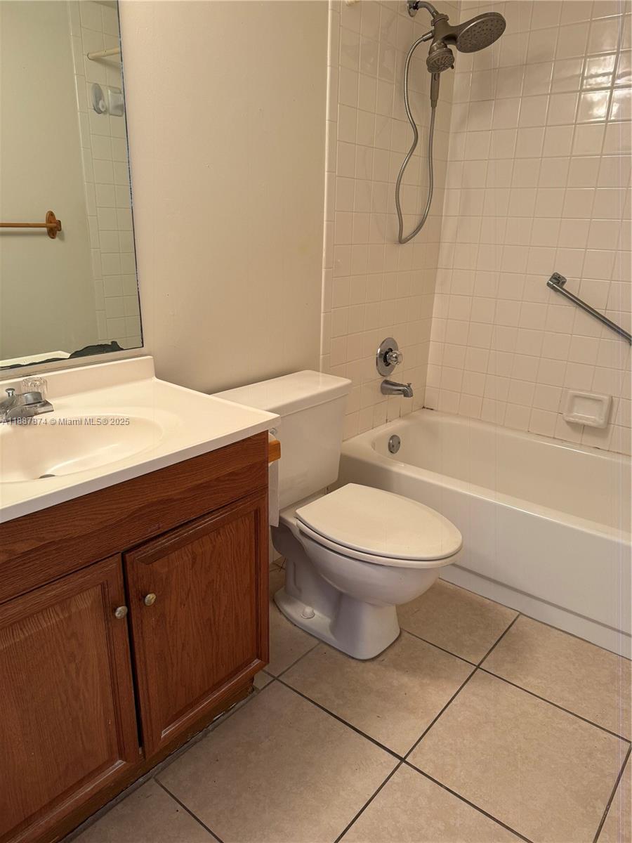 NEW HAMPTON AT CENTURY VI - Residential Lease