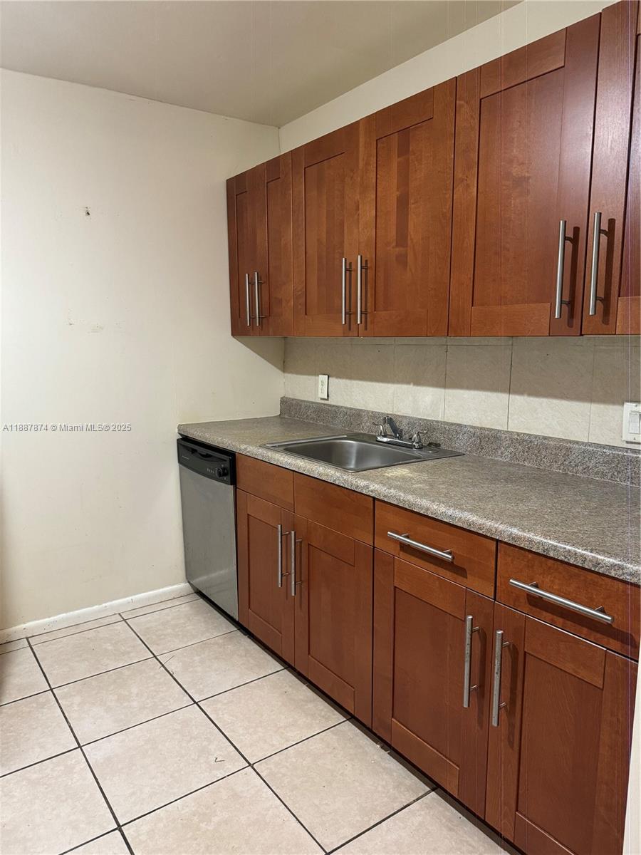 NEW HAMPTON AT CENTURY VI - Residential Lease