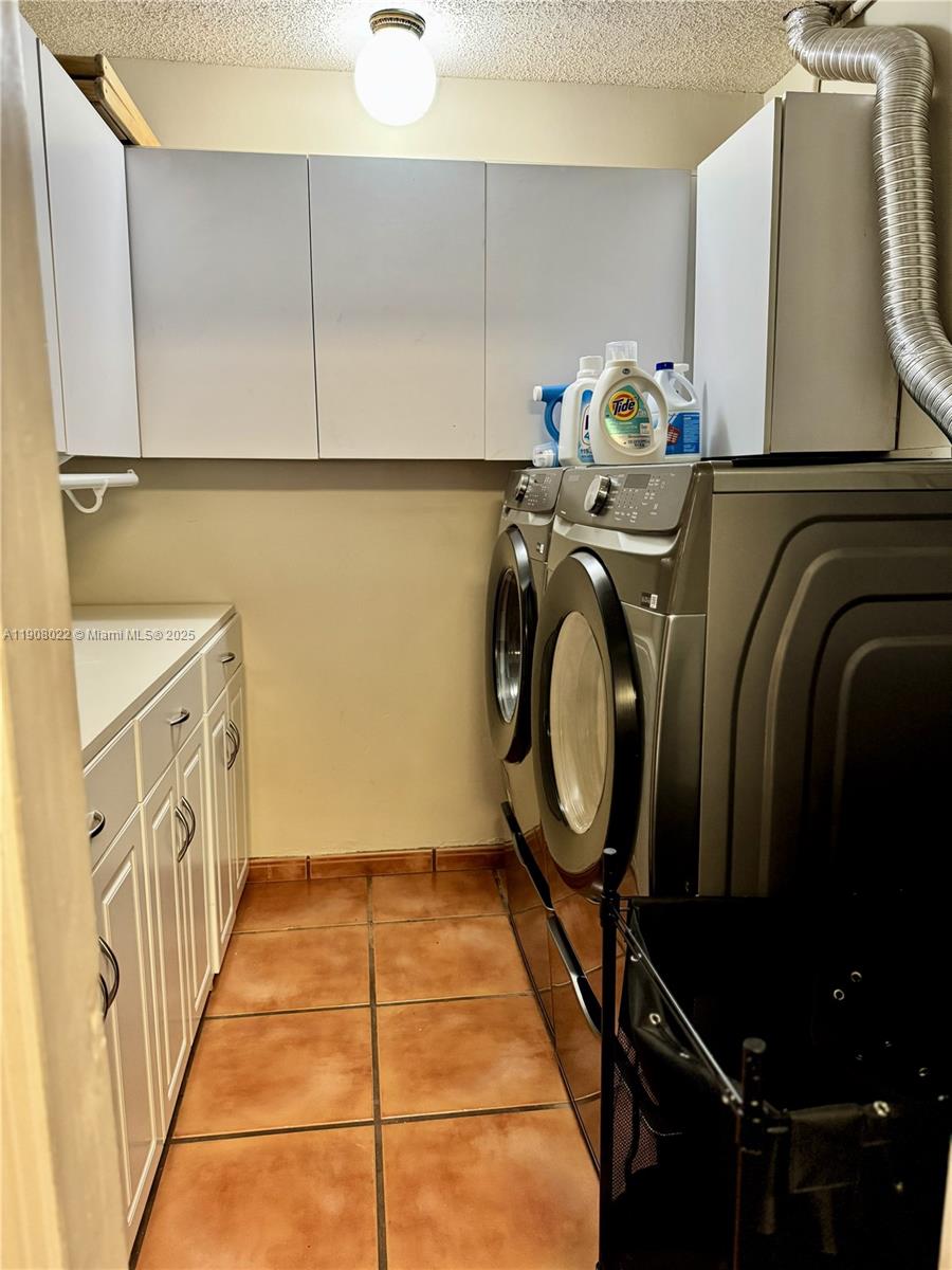 SNAPPER CREEK VILLAS - Residential