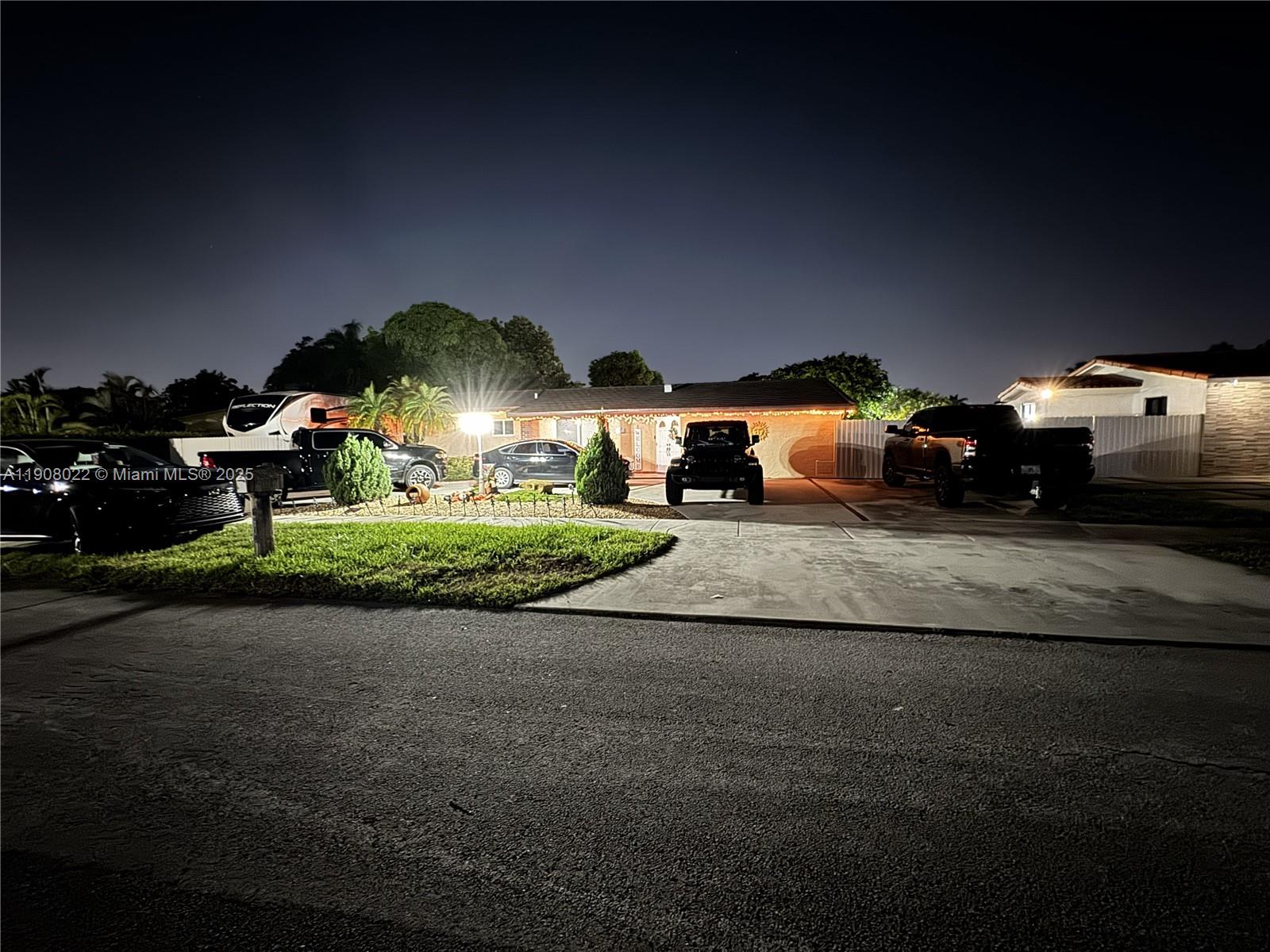 SNAPPER CREEK VILLAS - Residential