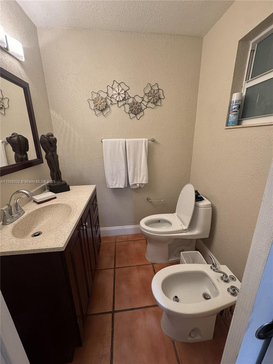 SNAPPER CREEK VILLAS - Residential