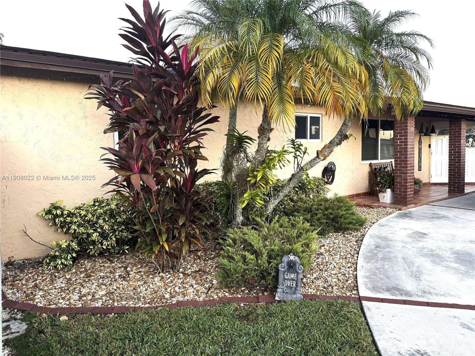 SNAPPER CREEK VILLAS - Residential