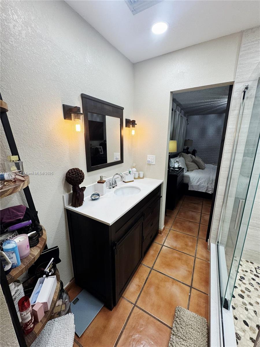 SNAPPER CREEK VILLAS - Residential