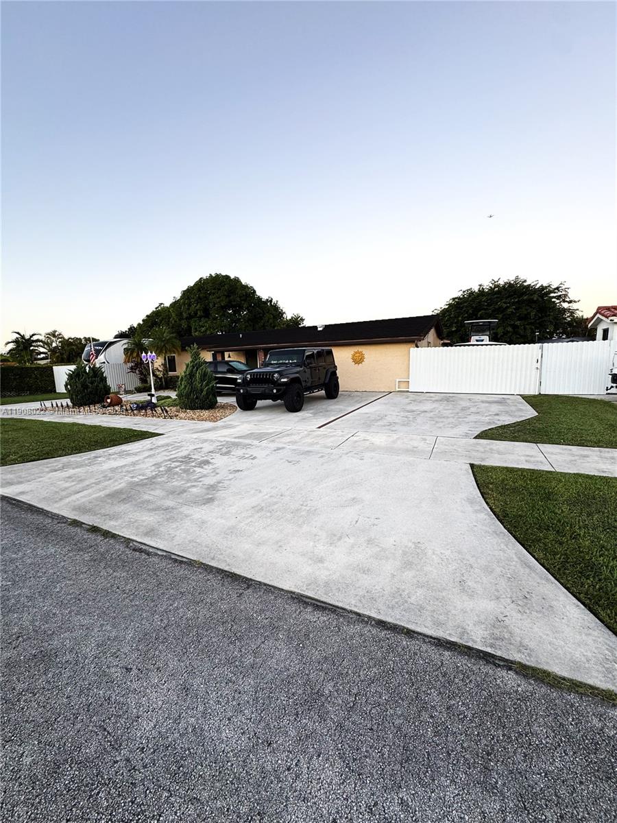 SNAPPER CREEK VILLAS - Residential