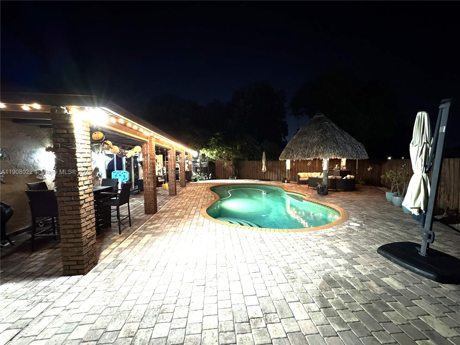 SNAPPER CREEK VILLAS - Residential