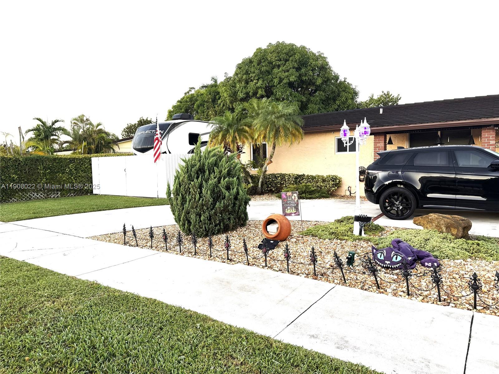 SNAPPER CREEK VILLAS - Residential