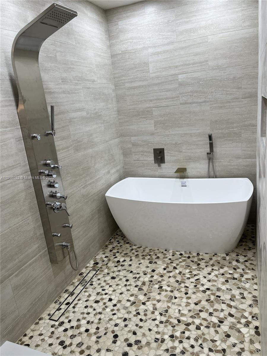 SNAPPER CREEK VILLAS - Residential