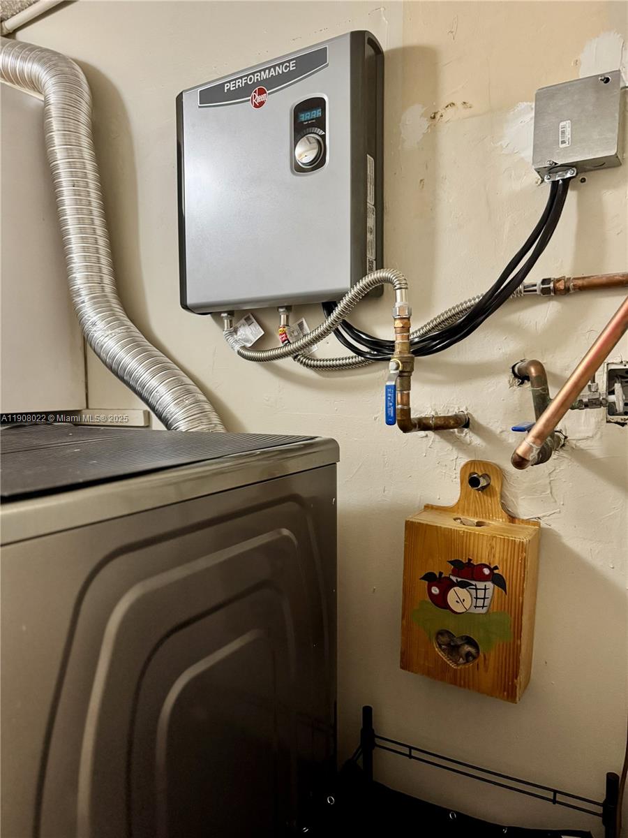 SNAPPER CREEK VILLAS - Residential