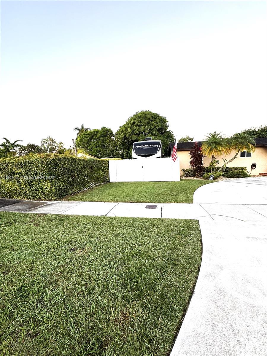 SNAPPER CREEK VILLAS - Residential