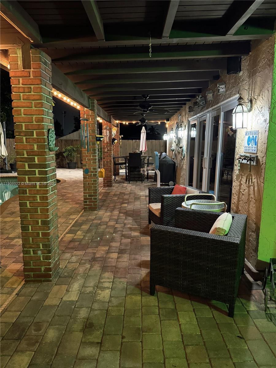 SNAPPER CREEK VILLAS - Residential