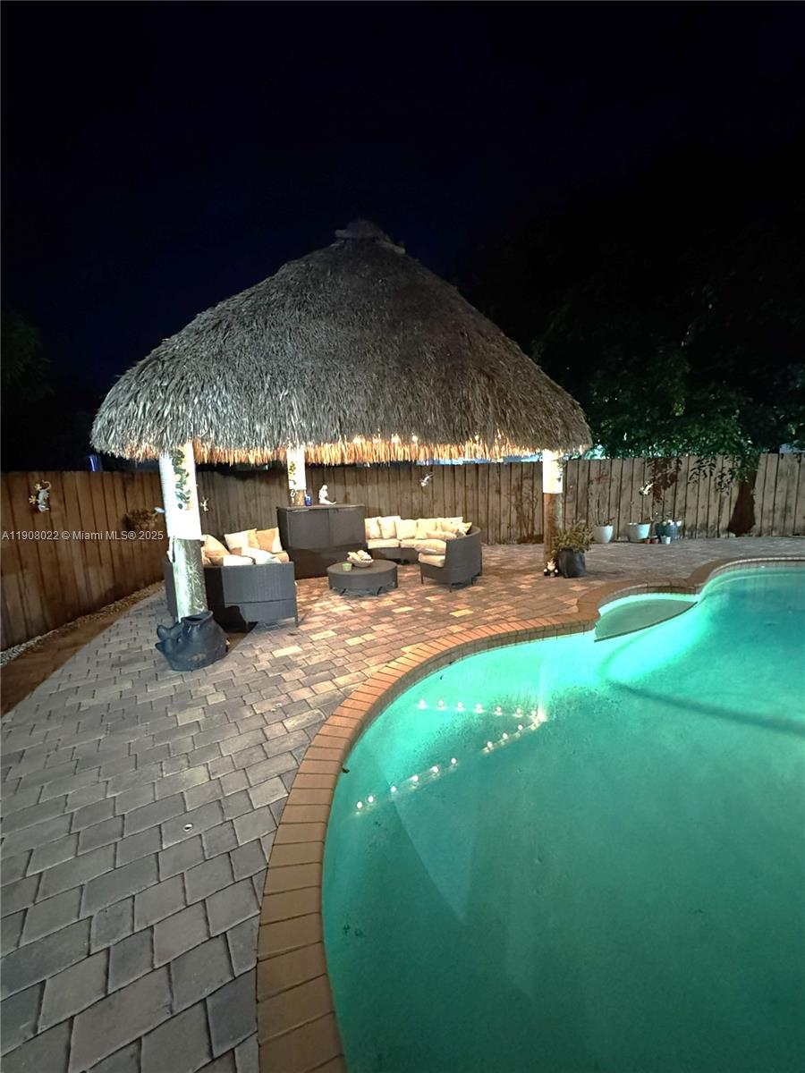 SNAPPER CREEK VILLAS - Residential