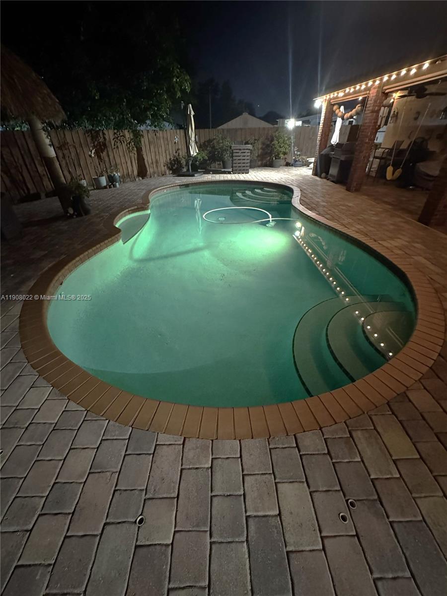 SNAPPER CREEK VILLAS - Residential