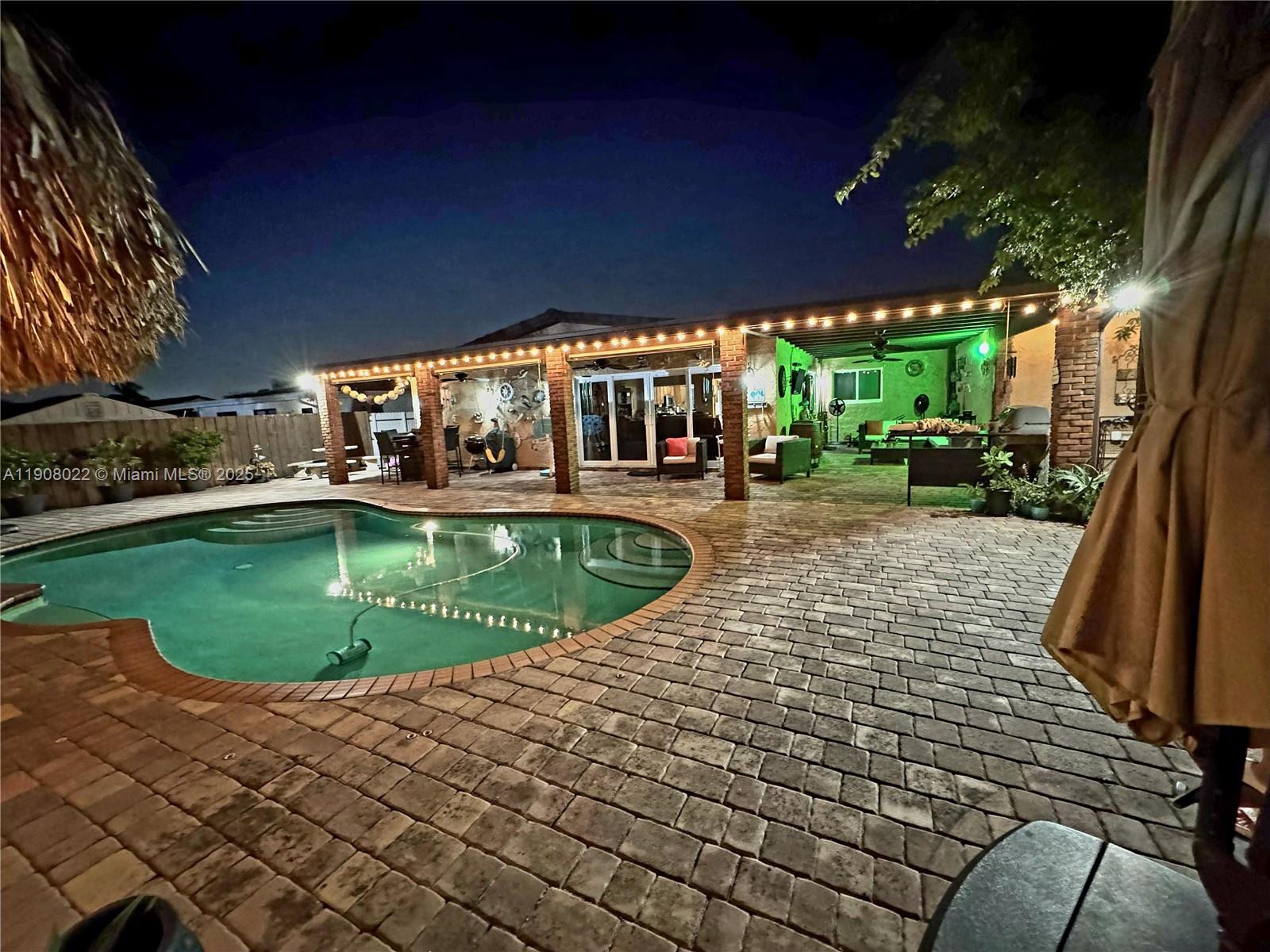 SNAPPER CREEK VILLAS - Residential