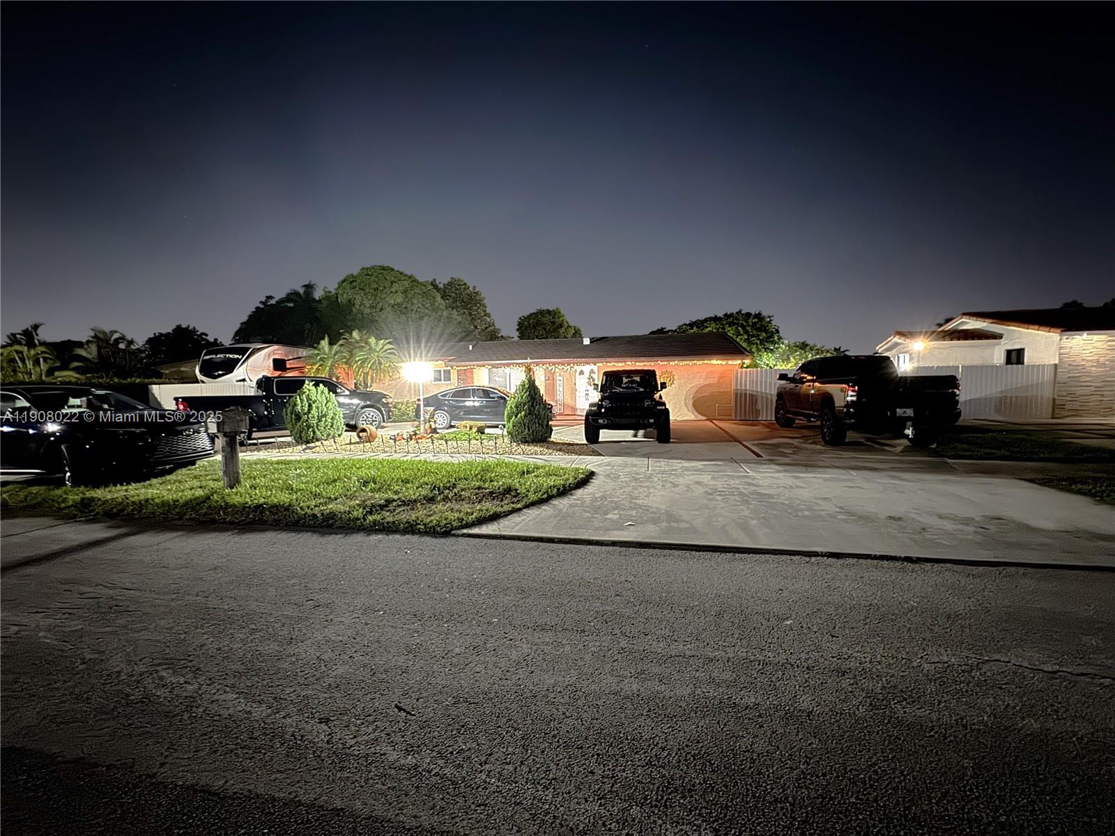 SNAPPER CREEK VILLAS - Residential