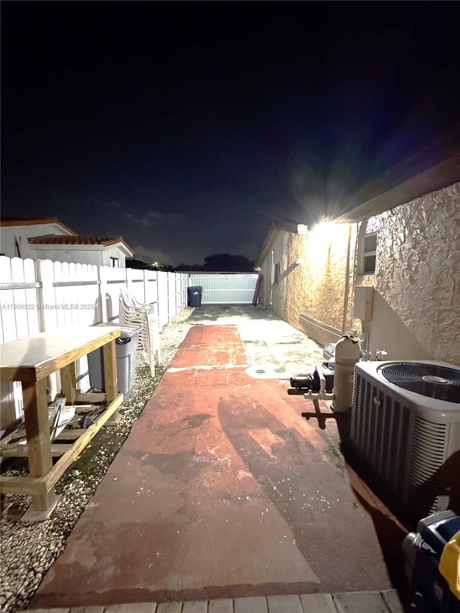 SNAPPER CREEK VILLAS - Residential