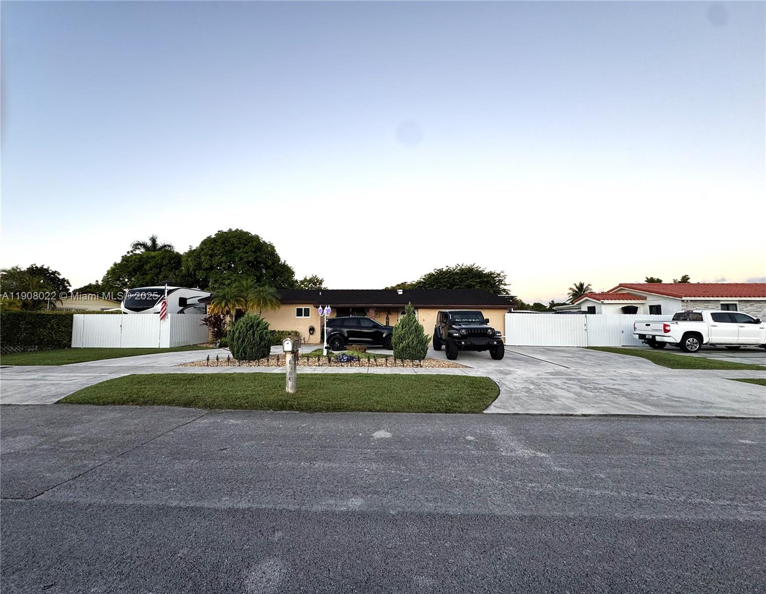 SNAPPER CREEK VILLAS - Residential