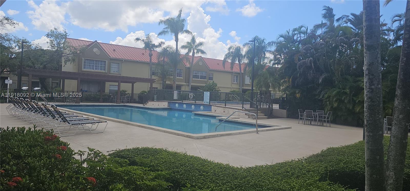 LA HACIENDA COUNTRY CLUB - Residential Lease