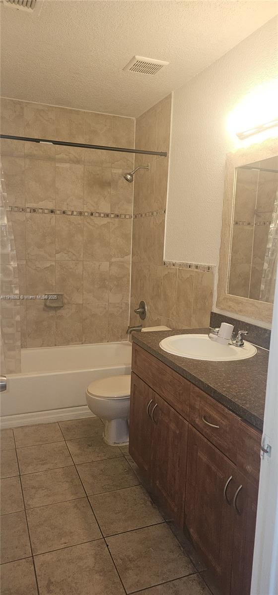 LA HACIENDA COUNTRY CLUB - Residential Lease