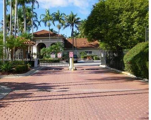 LA HACIENDA COUNTRY CLUB - Residential Lease