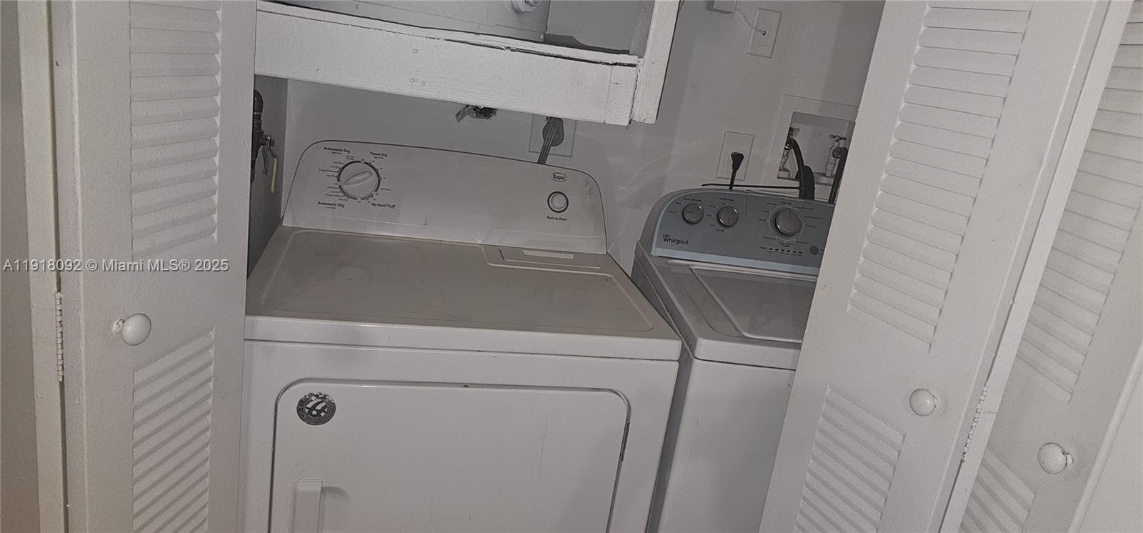 LA HACIENDA COUNTRY CLUB - Residential Lease