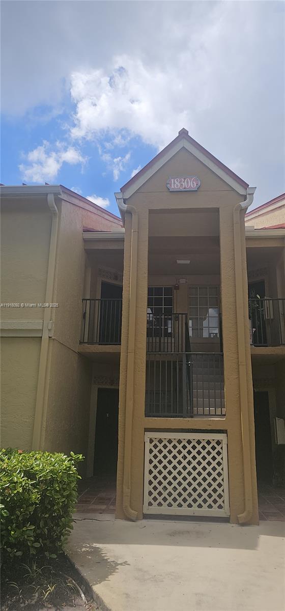 LA HACIENDA COUNTRY CLUB - Residential Lease