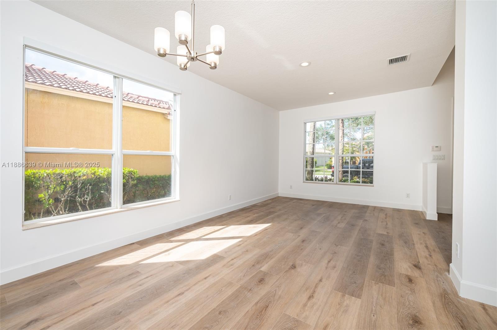 ISLES AT WESTON 171-40 B - Residential Lease
