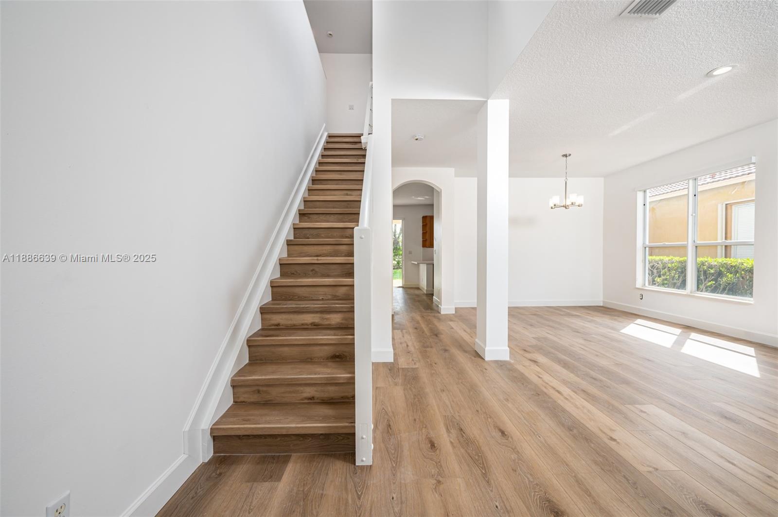 ISLES AT WESTON 171-40 B - Residential Lease