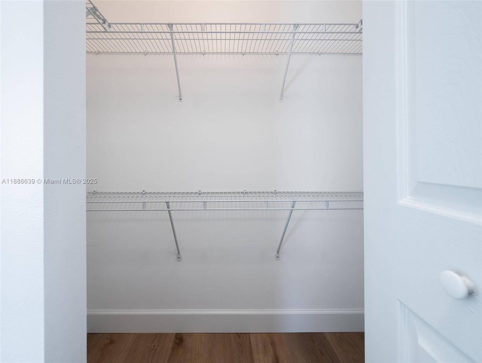 ISLES AT WESTON 171-40 B - Residential Lease